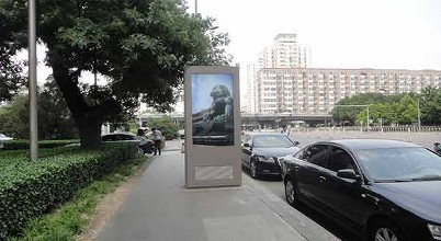 戶外廣告機(jī)價格
